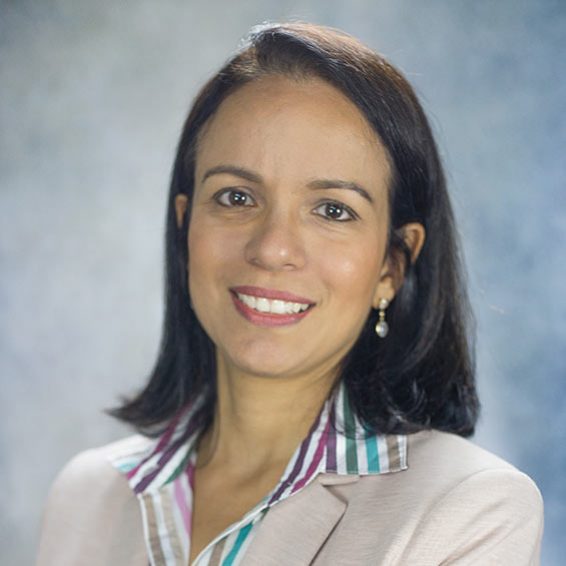 Professora Cláudia Affonso. 